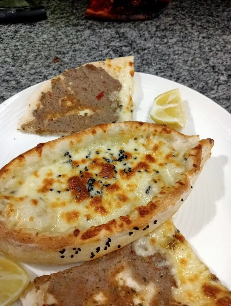 Tourtes Au Fromage Et À la Viande